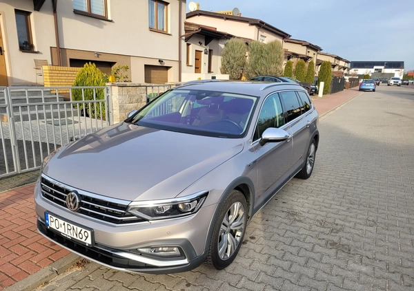 Volkswagen Passat cena 129000 przebieg: 49900, rok produkcji 2019 z Poznań małe 172